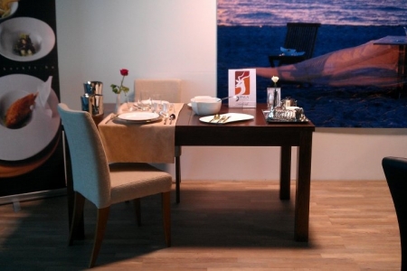 Design+ Kiállítás - Az Impala Bútorkereskedő Kft. a Design+Kiállítás standján egy romantikusan megterített asztalt is bemutatott